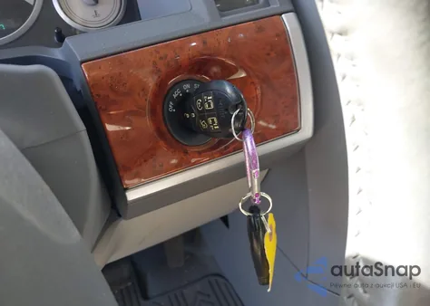 2008 Chrysler Town & Country Touring z USA, uszkodzony, nr VIN 2A8HR54PX8R134313